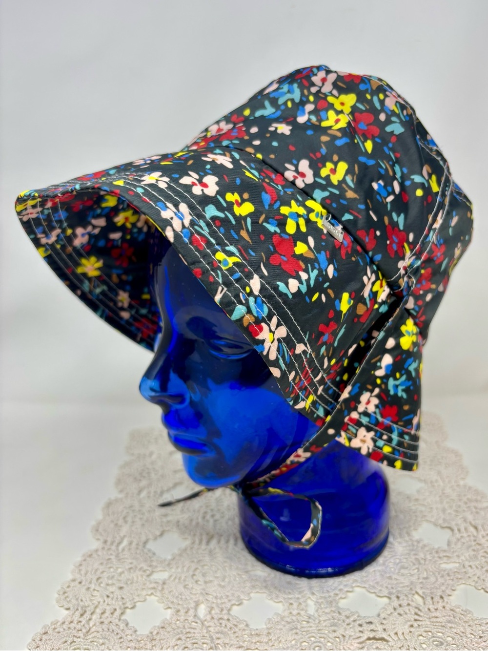 Totes Black Floral Print Rain Sun Adjustable Hat Chin Strap Bucket Hat Women O/S
